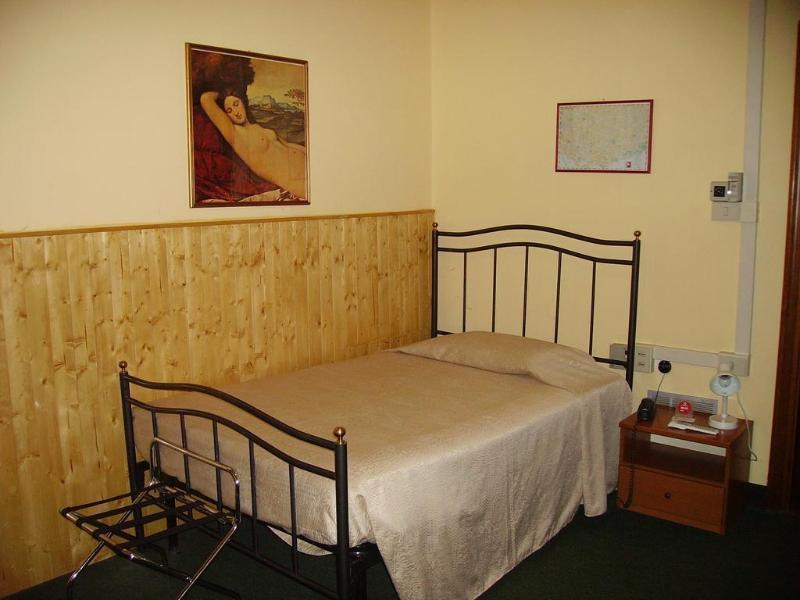 Giappone Inn Parking Hotel Livorno Ngoại thất bức ảnh