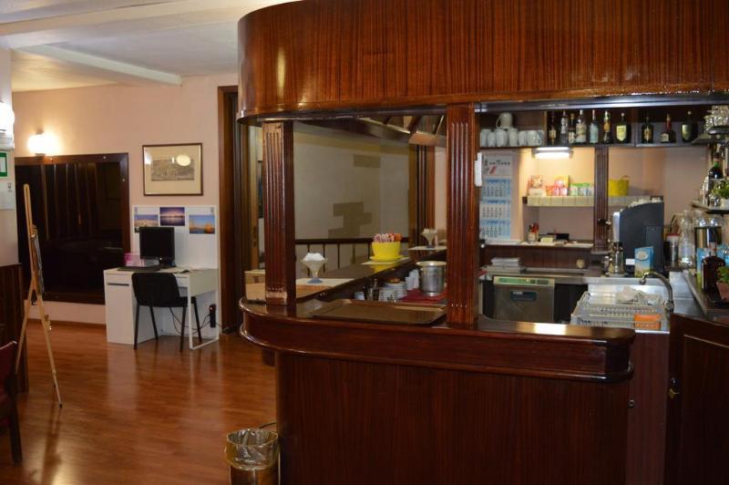Giappone Inn Parking Hotel Livorno Ngoại thất bức ảnh