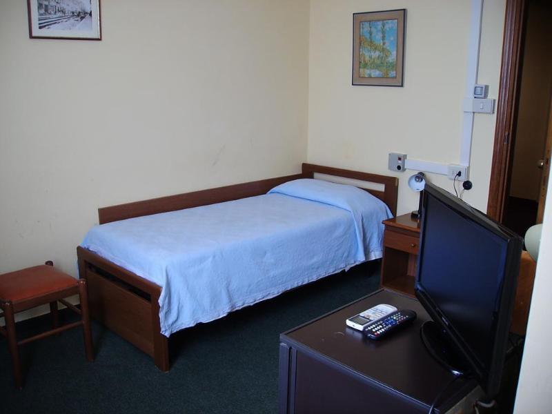 Giappone Inn Parking Hotel Livorno Ngoại thất bức ảnh