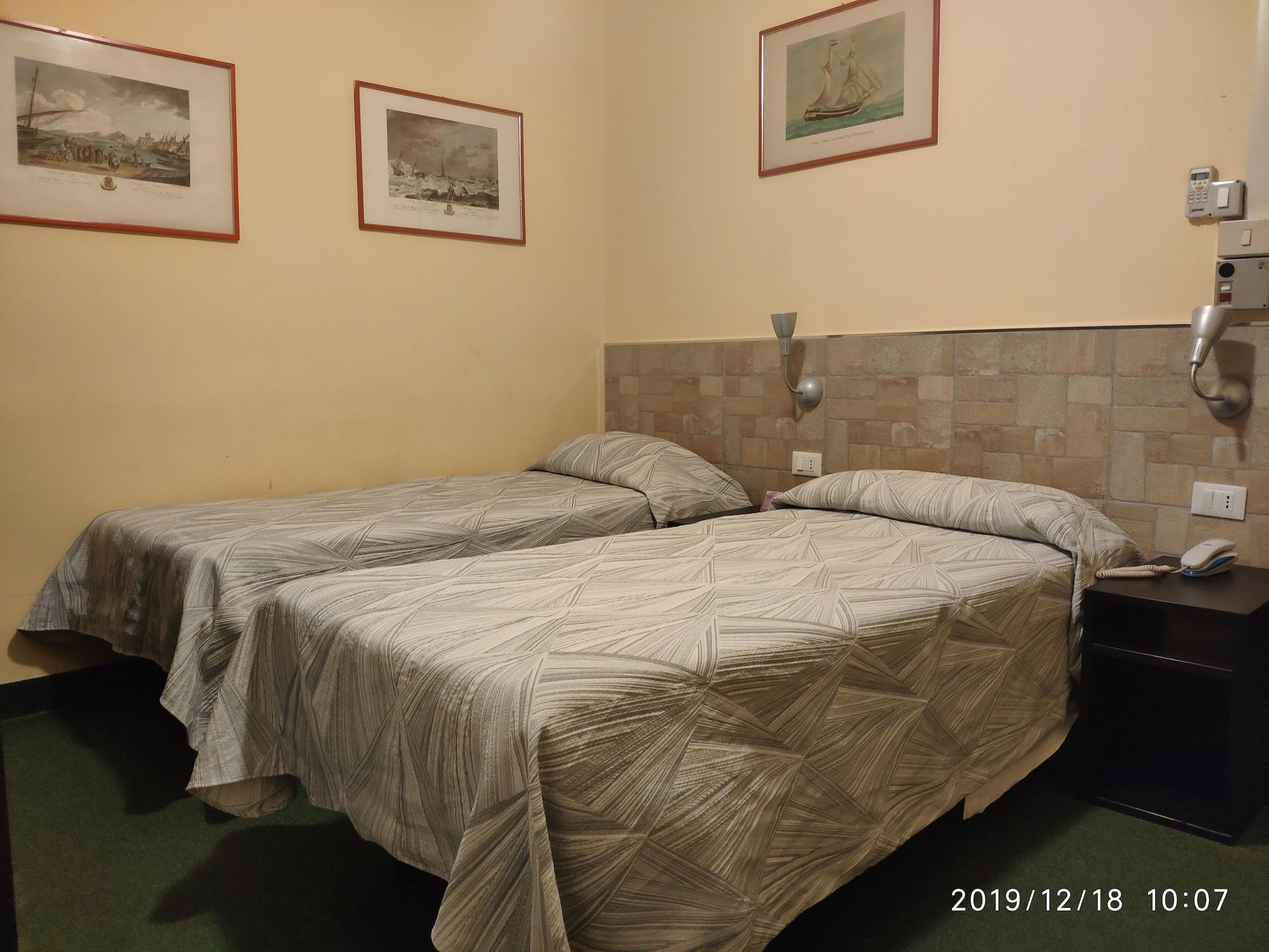 Giappone Inn Parking Hotel Livorno Ngoại thất bức ảnh