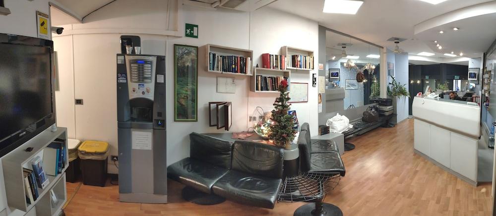 Giappone Inn Parking Hotel Livorno Ngoại thất bức ảnh