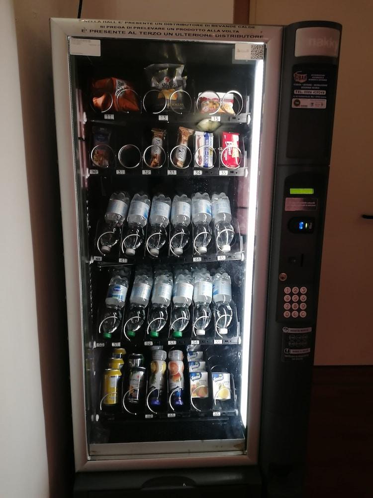 Giappone Inn Parking Hotel Livorno Ngoại thất bức ảnh