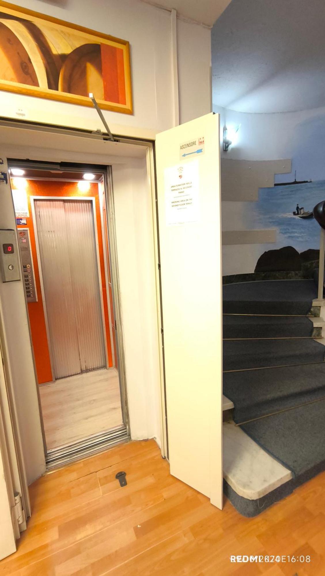 Giappone Inn Parking Hotel Livorno Ngoại thất bức ảnh