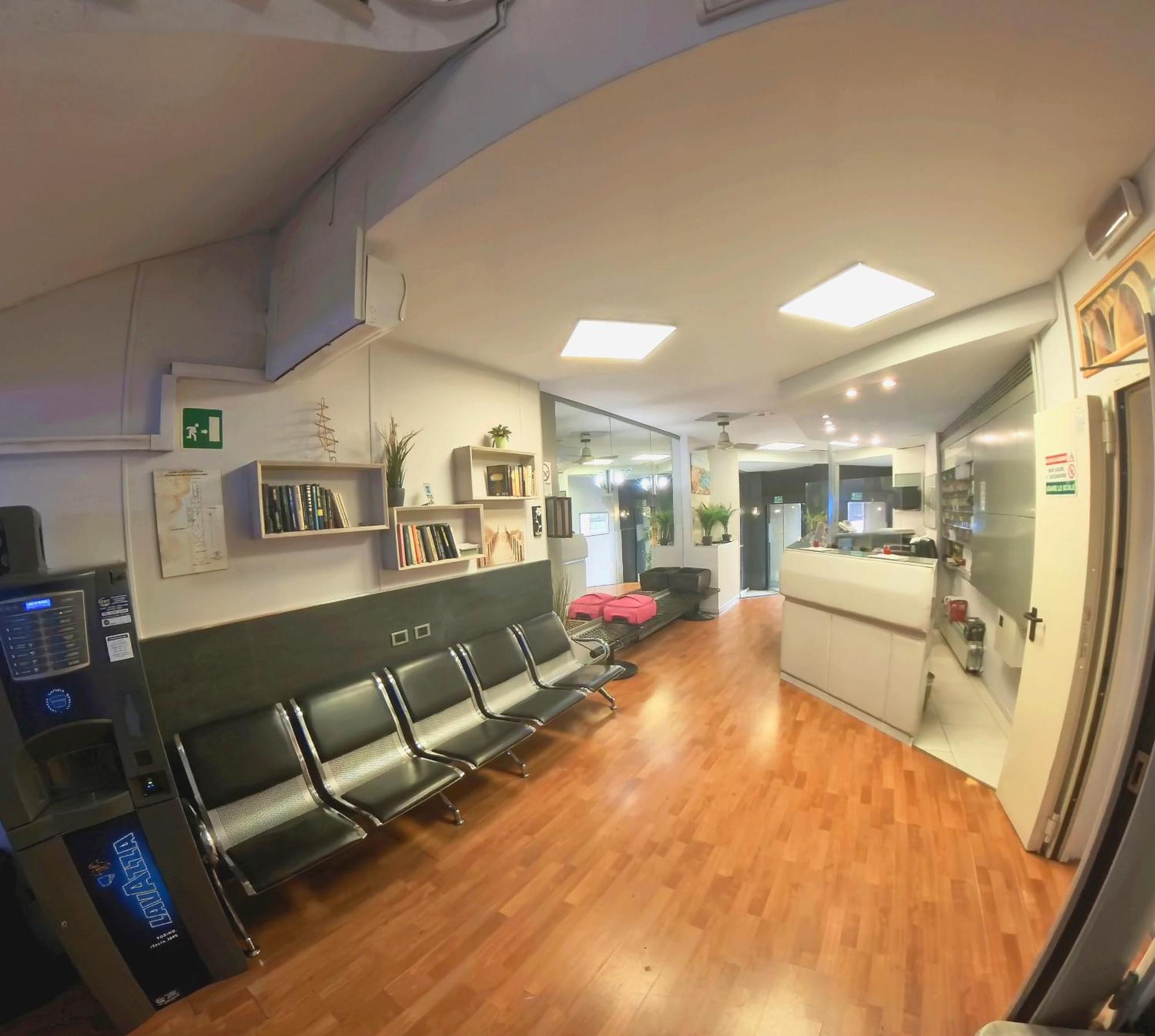 Giappone Inn Parking Hotel Livorno Ngoại thất bức ảnh