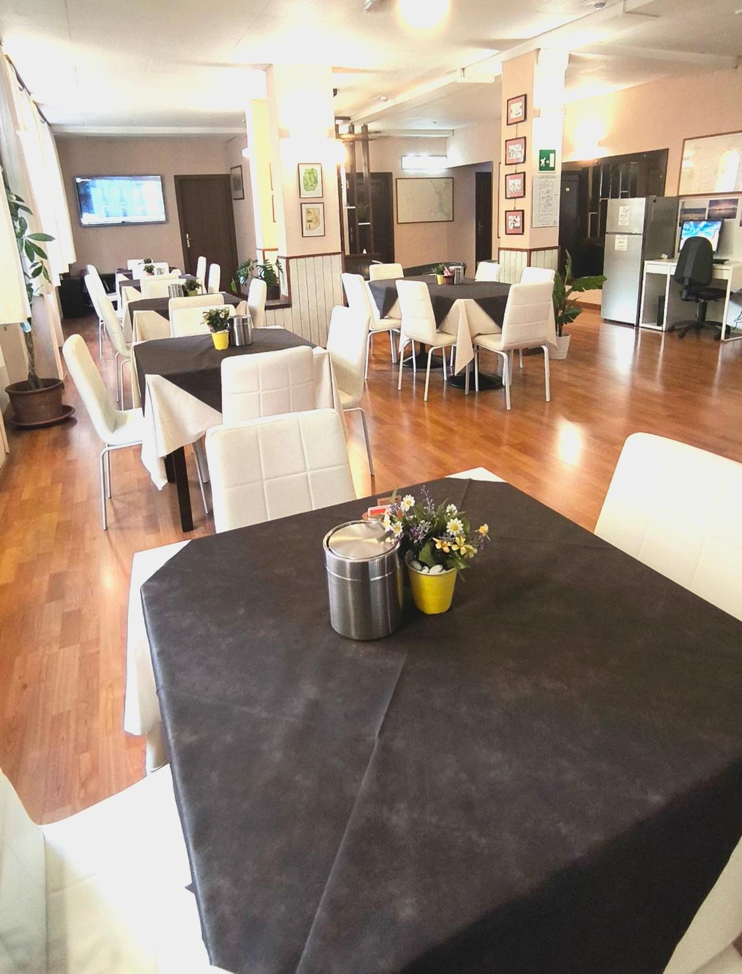 Giappone Inn Parking Hotel Livorno Ngoại thất bức ảnh