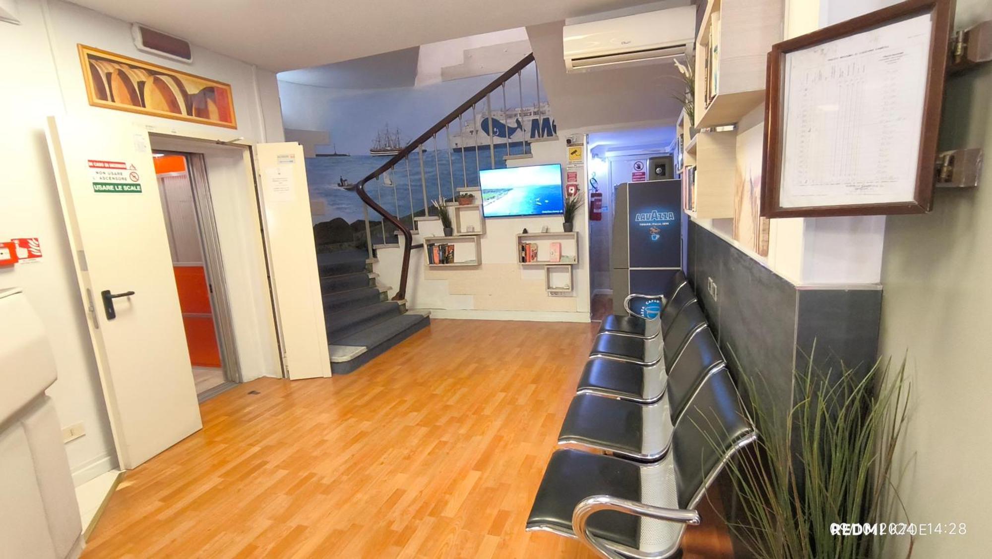 Giappone Inn Parking Hotel Livorno Ngoại thất bức ảnh