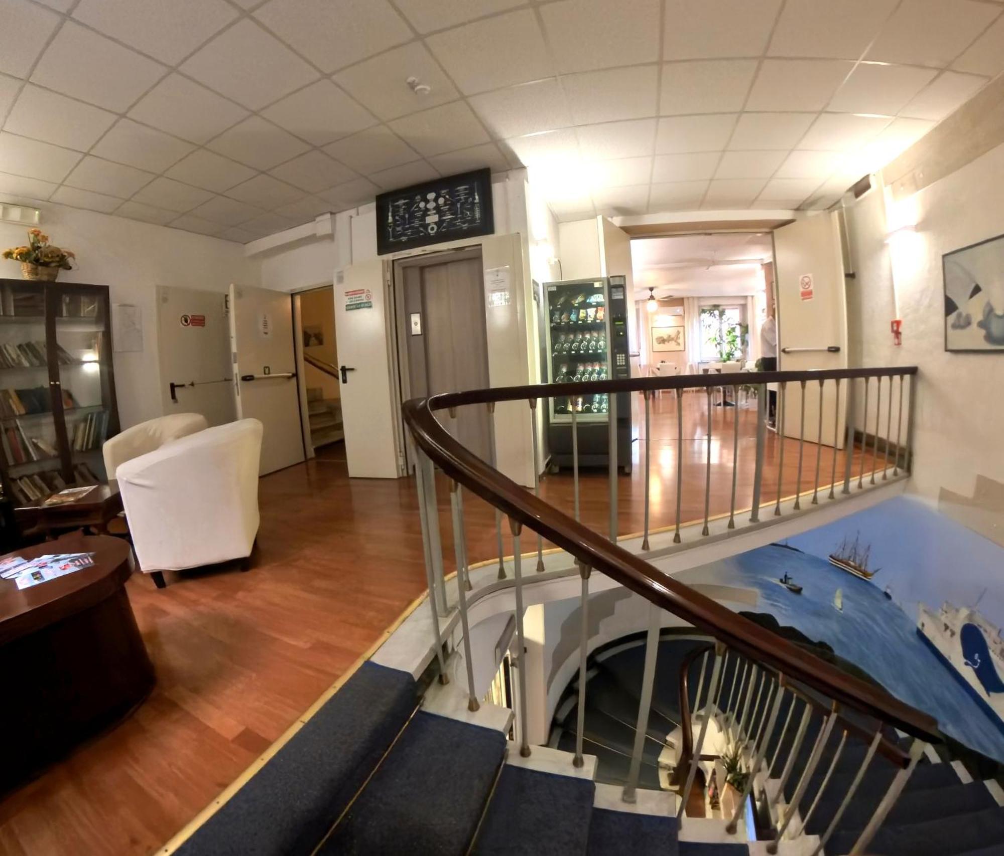 Giappone Inn Parking Hotel Livorno Ngoại thất bức ảnh