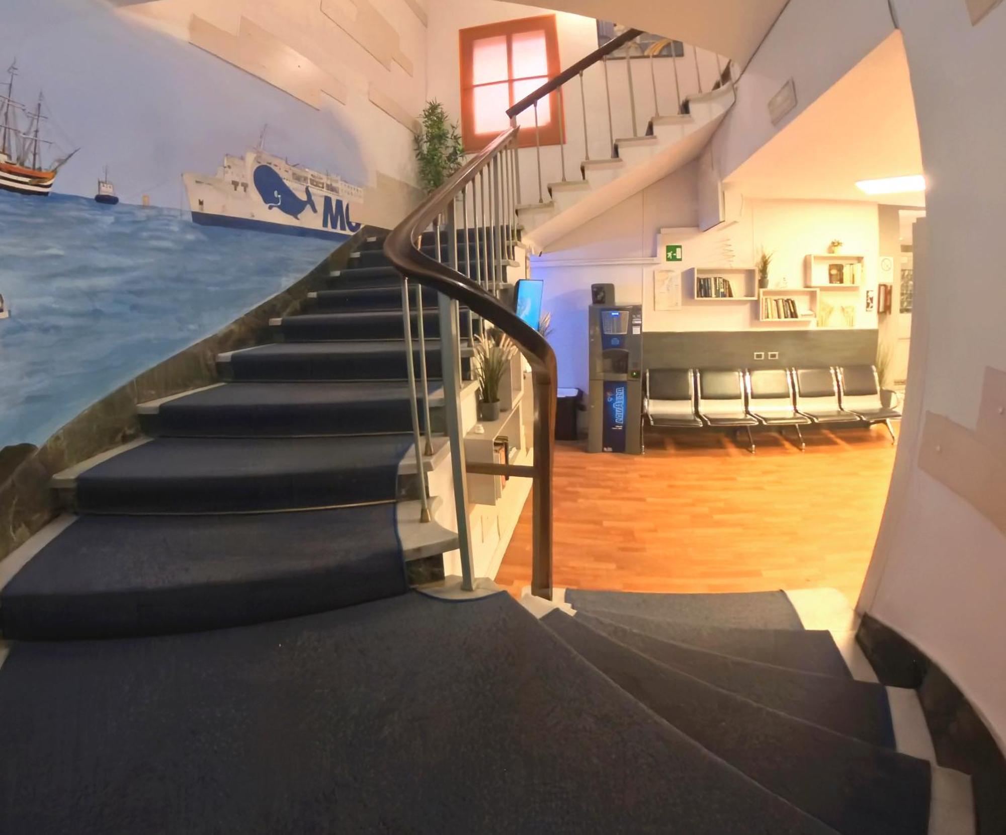 Giappone Inn Parking Hotel Livorno Ngoại thất bức ảnh