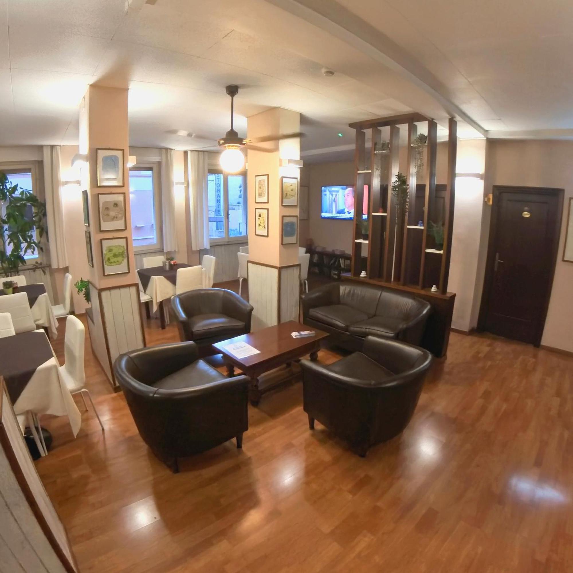 Giappone Inn Parking Hotel Livorno Ngoại thất bức ảnh