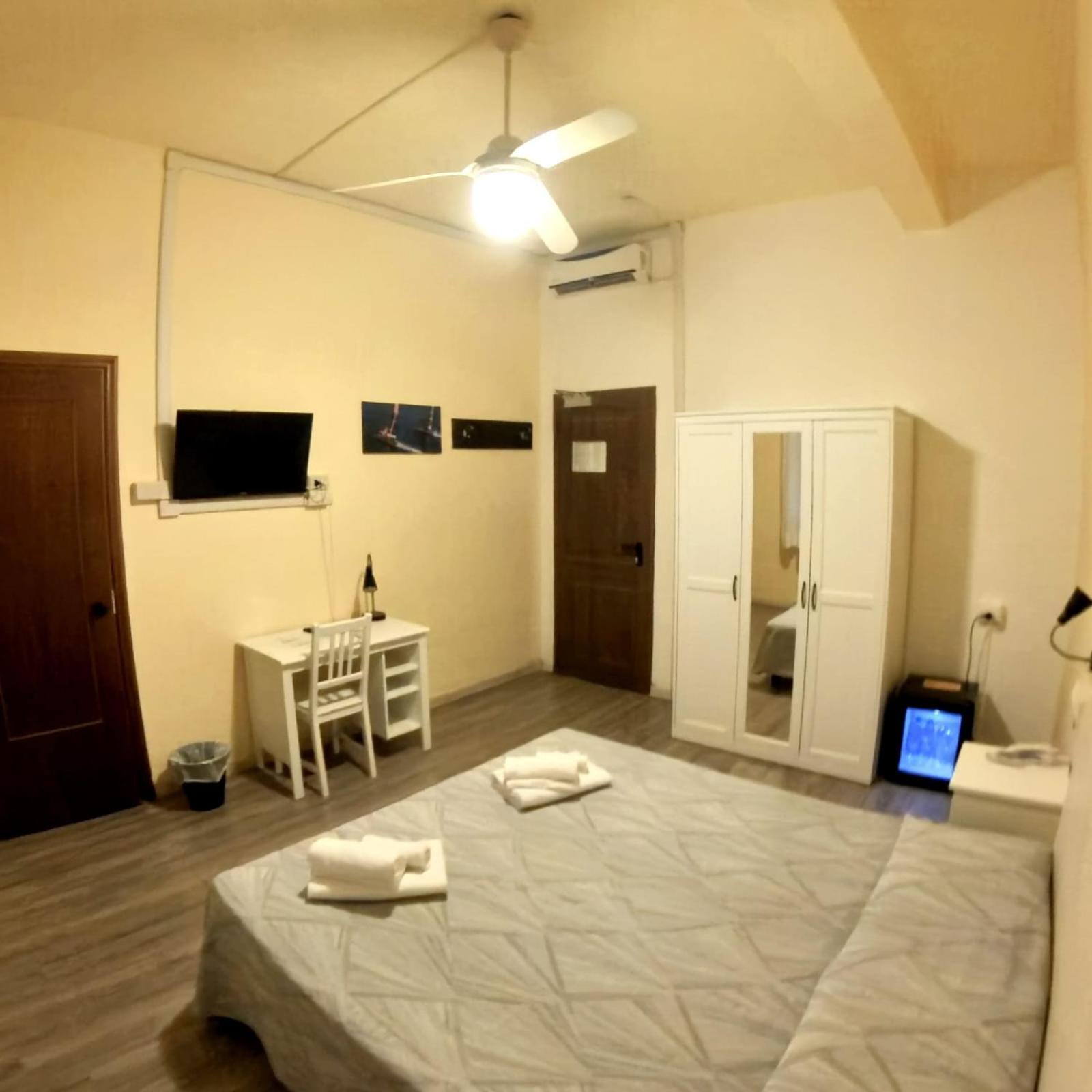 Giappone Inn Parking Hotel Livorno Ngoại thất bức ảnh
