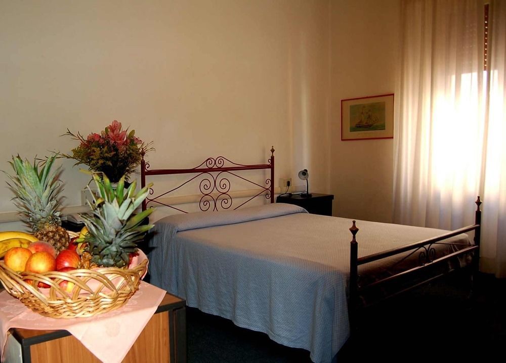 Giappone Inn Parking Hotel Livorno Ngoại thất bức ảnh