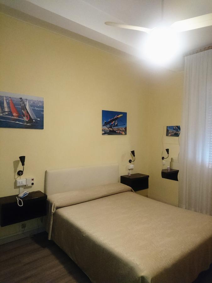 Giappone Inn Parking Hotel Livorno Ngoại thất bức ảnh