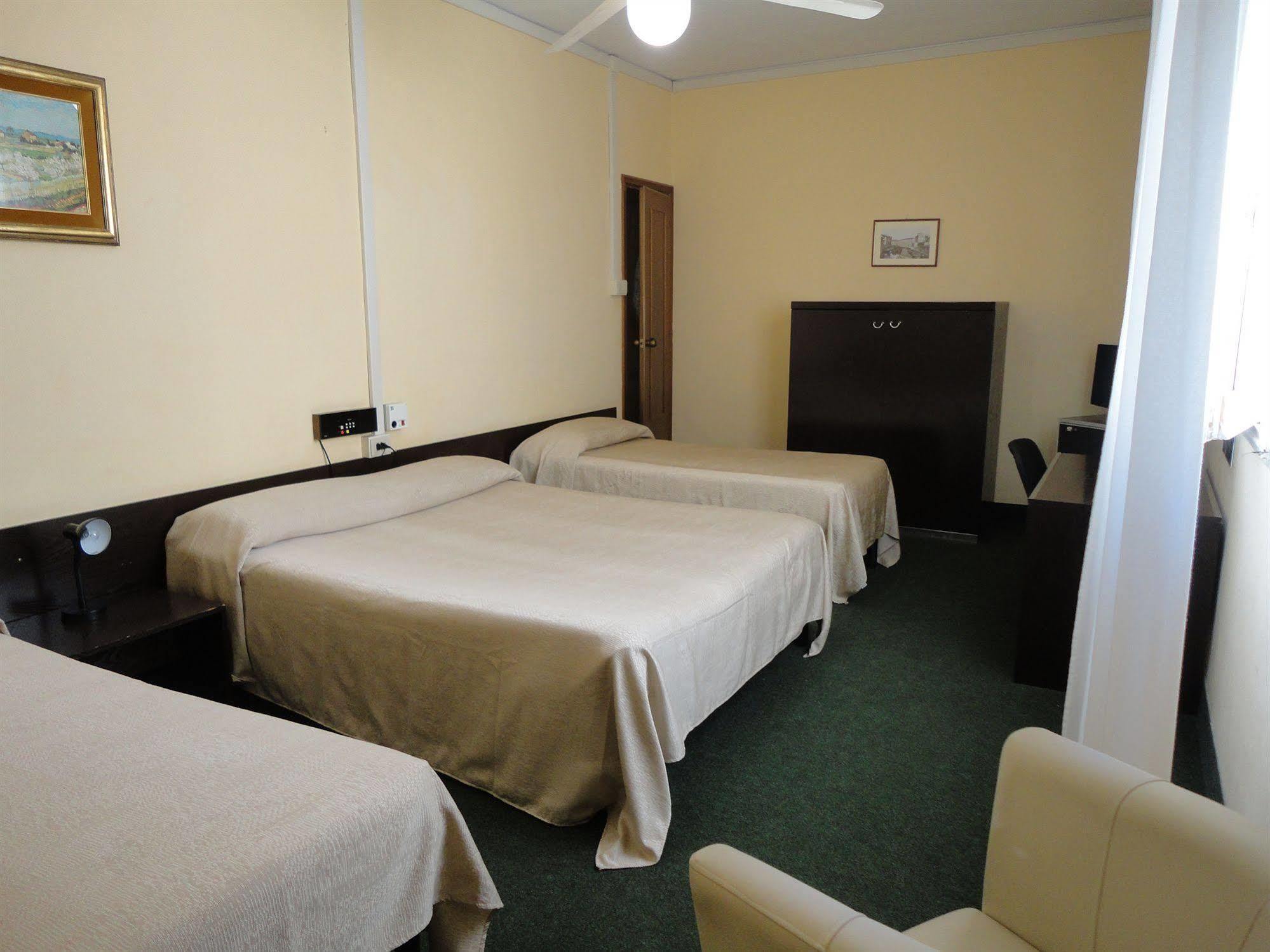 Giappone Inn Parking Hotel Livorno Ngoại thất bức ảnh