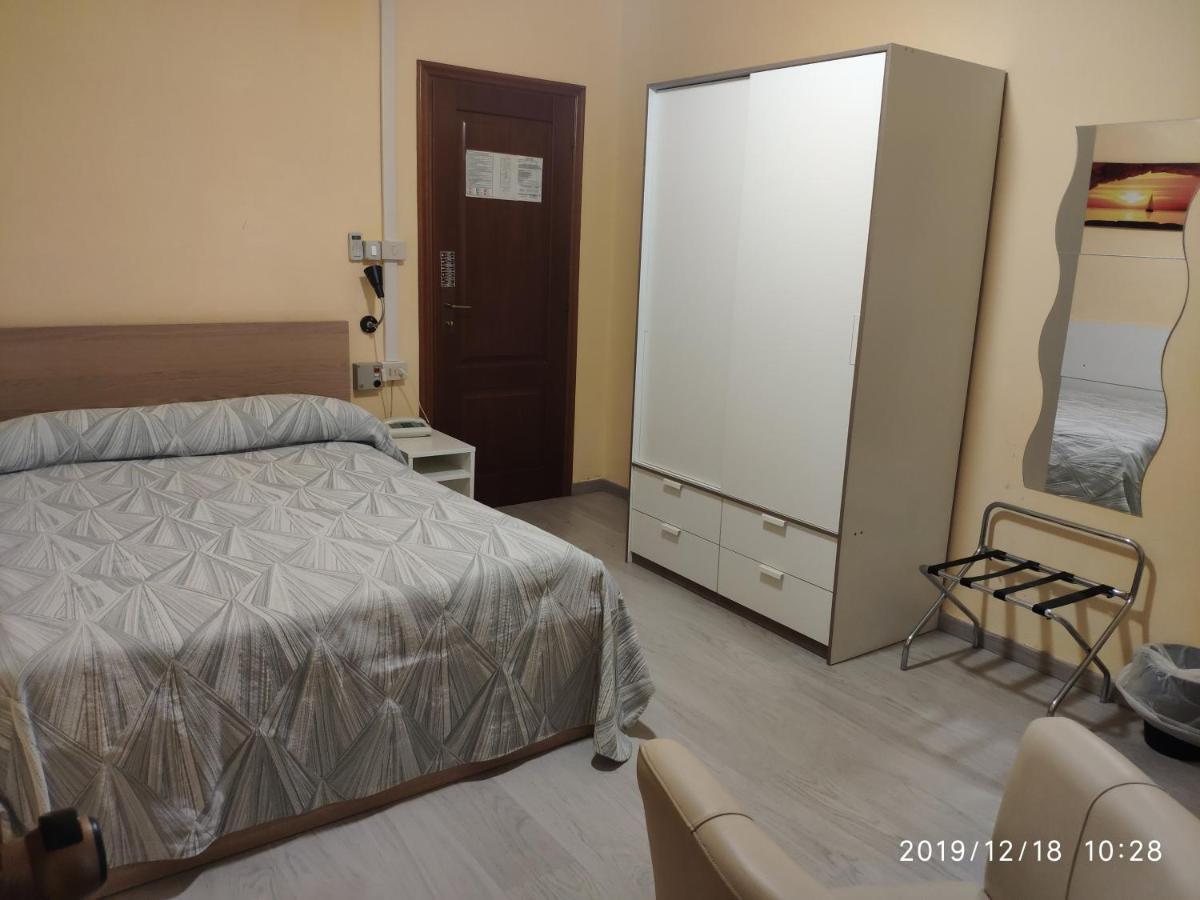 Giappone Inn Parking Hotel Livorno Ngoại thất bức ảnh