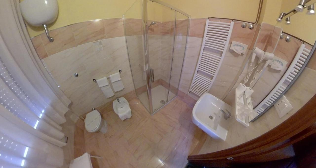 Giappone Inn Parking Hotel Livorno Ngoại thất bức ảnh
